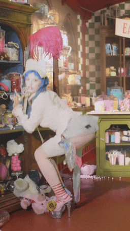 Blinkink Lea Esmaili Ashnikko Trinkets BT Sgif2