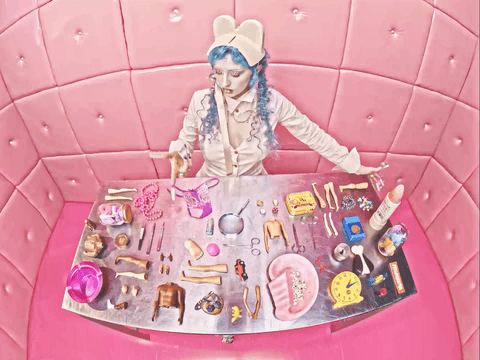 Blinkink Lea Esmaili Ashnikko Trinkets gif4