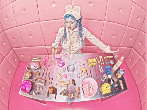 Blinkink Lea Esmaili Ashnikko Trinkets gif4