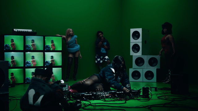 Blinkink Lea Esmaili Nike x The Face gif2