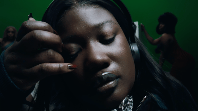 Blinkink Lea Esmaili Nike x The Face gif4