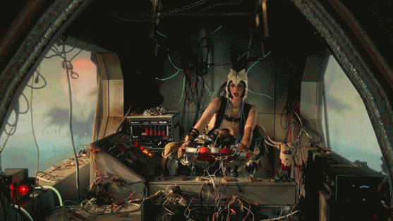 Raman Djafari Ashnikko Worms GIF 01